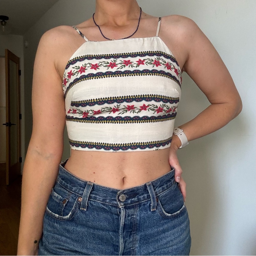 Brand new FARM RIO cream crop top with floral ornaments